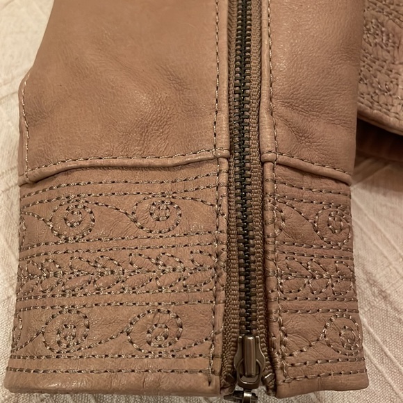 Tan Leather Jacket size small - Picture 2 of 8